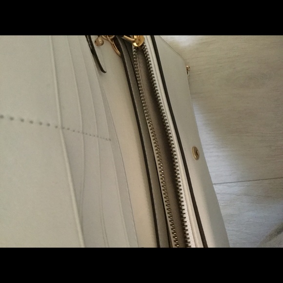 Tory Burch cream floral wallet on chain great - Picture 6 of 6